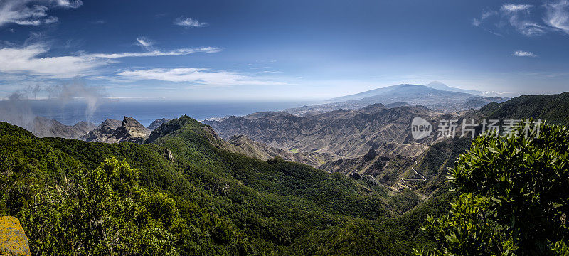 从美丽的Pico del Ingles over Anaga, La pina, Esperanza Forest (Bosque de Esperanza)和Cumbre Dorsa toward Pico de Esperanza, Tenerife, Canary Islands，西班牙